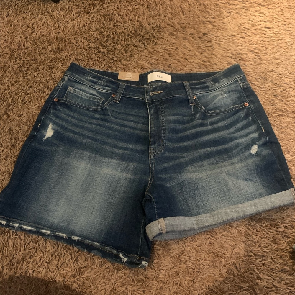 BKE Jean short. Brand new with tag. High rise, curvy fit. Size 32. Gabby style